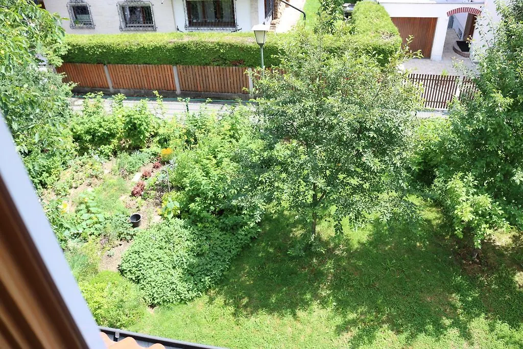 Apartment Dachgalerie 110 M2 뮌헨 0*,  독일